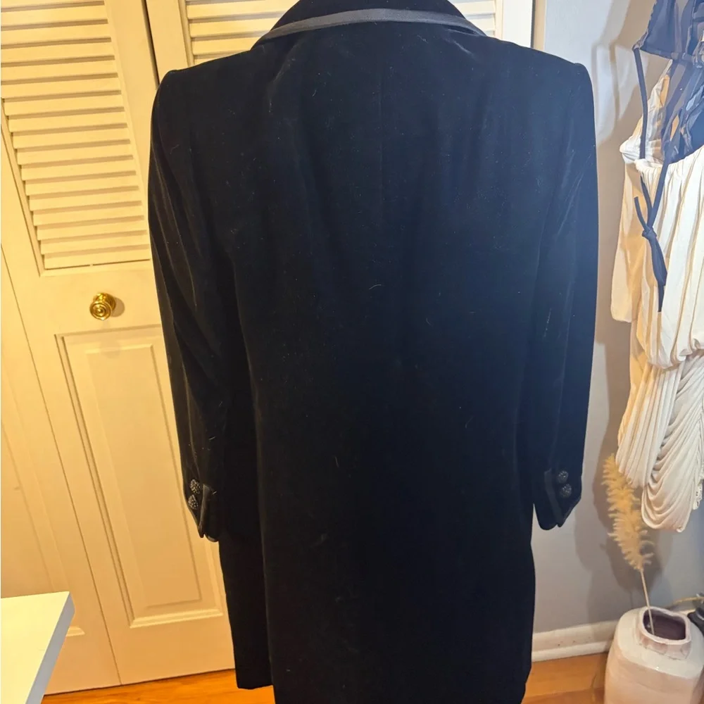 Elegant Black Velvet Women's Coat - Picture 9 of 12